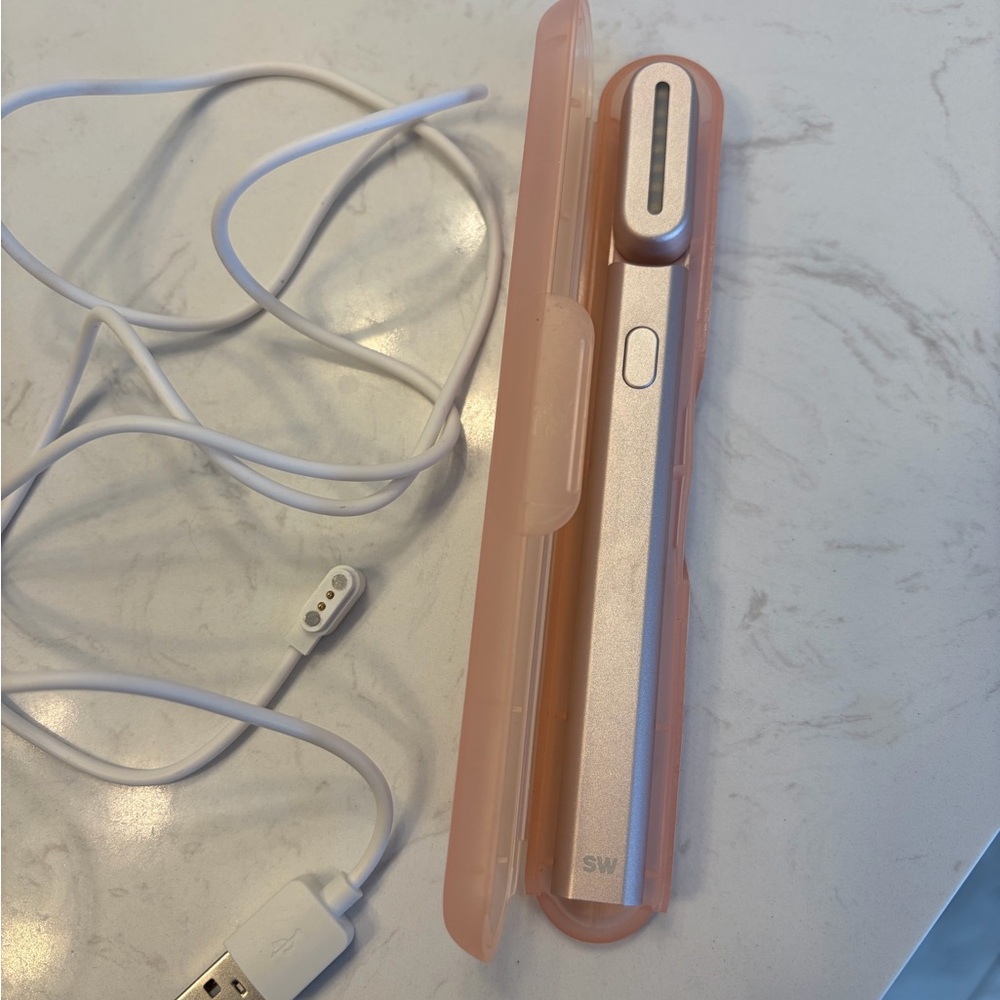 Solawave Skincare Wand in Rose Gold